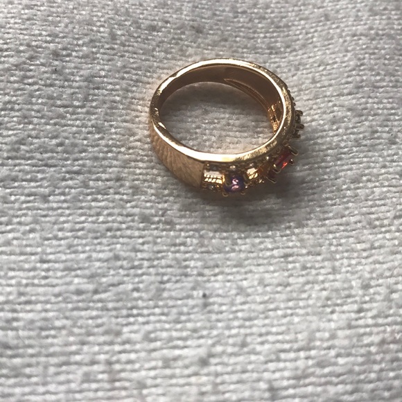 Gold tone Ring with 3 CZ stones - Picture 3 of 6